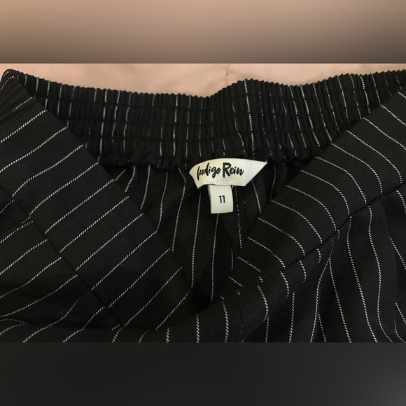 NWOT Indigo Rein Black & White Pinstripe Elastic Waist Casual Business Pant - 11 - Picture 5 of 9